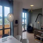 With Terrace And Stunning View Ferienhaus *