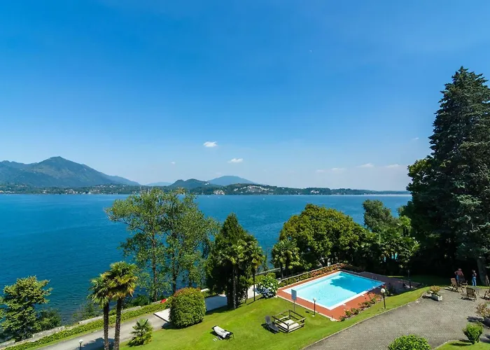 With Terrace And Stunning View Сasa de vacaciones Stresa