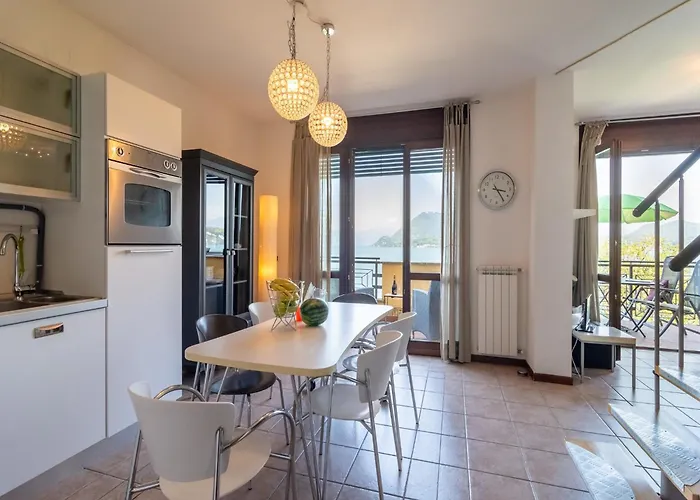 Casa de Férias With Terrace And Stunning View Stresa