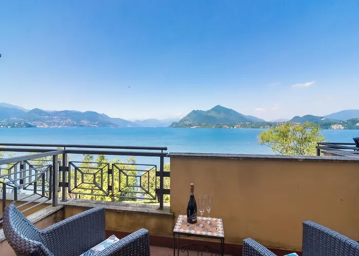 With Terrace And Stunning View Σπίτι διακοπών Στρέσα