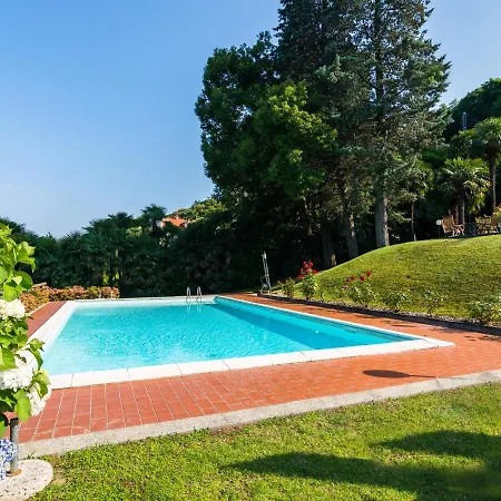 With Terrace And Stunning View Hébergement de vacances *