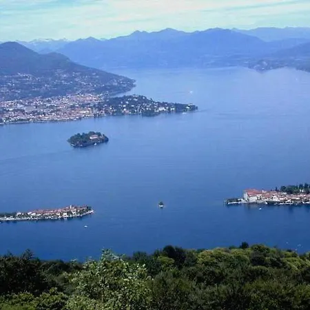 With Terrace And Stunning View Hébergement de vacances Stresa