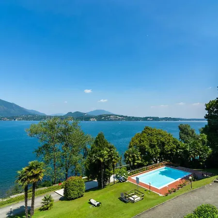 With Terrace And Stunning View Hébergement de vacances Stresa
