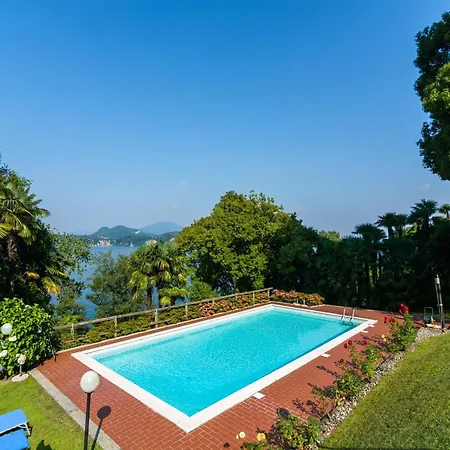 With Terrace And Stunning View Nyaraló