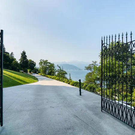 Hébergement de vacances With Terrace And Stunning View Stresa